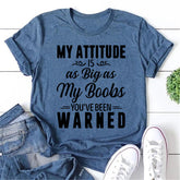 Minha atitude tão grande quanto meus peitos estampa camiseta feminina com slogan